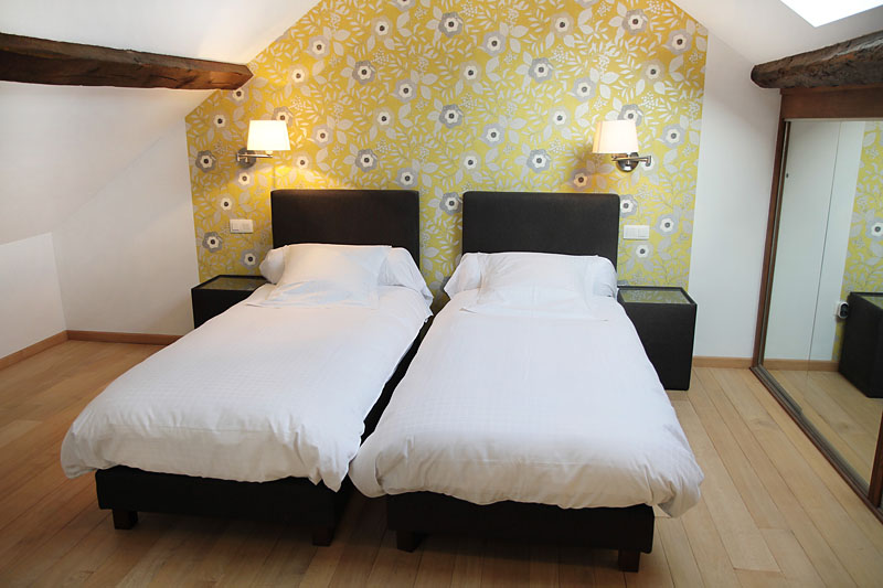 Chambre d'hôtel quatruple lits