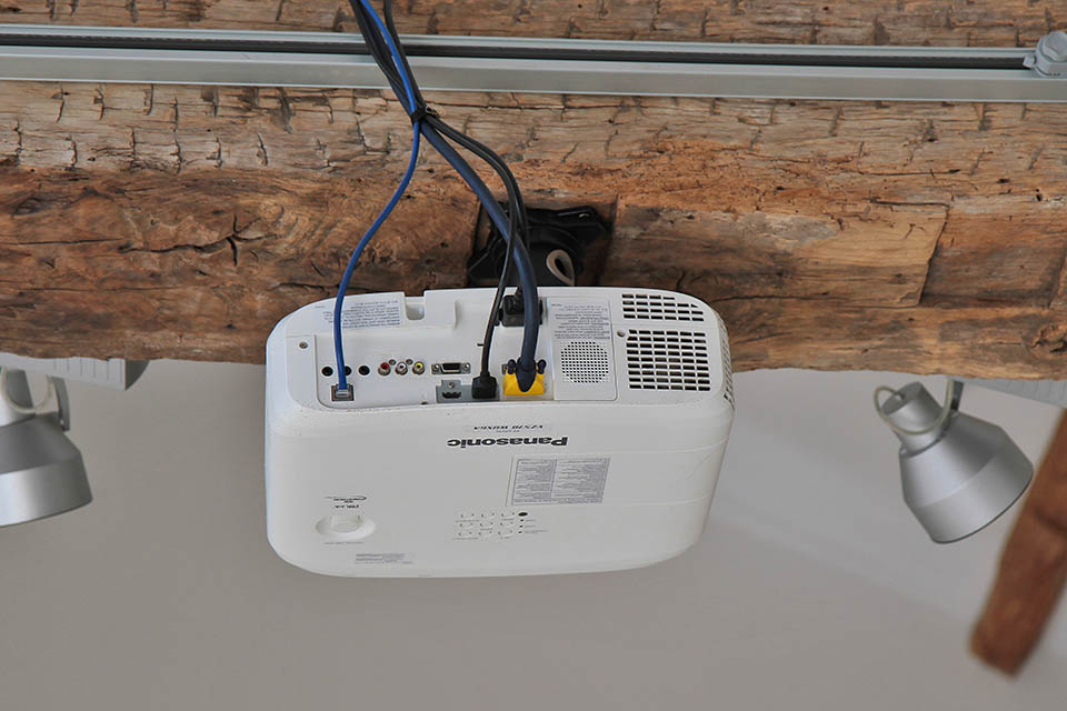 Salle avec rétroprojecteur Full HD et Wifi